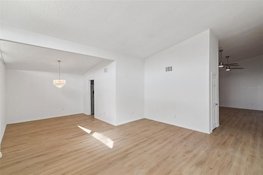 待售: $479,000 (4 贝兹, 2 浴室, 2557 平方英尺)