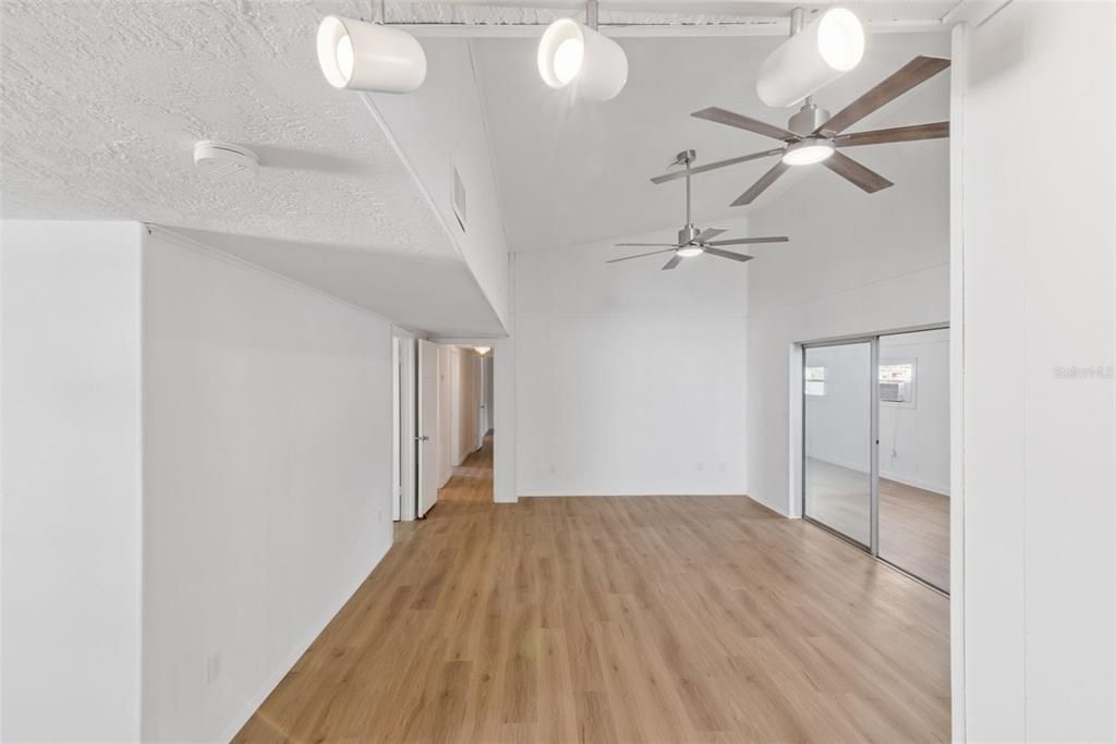 待售: $479,000 (4 贝兹, 2 浴室, 2557 平方英尺)