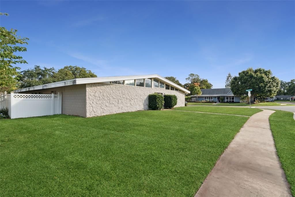 待售: $479,000 (4 贝兹, 2 浴室, 2557 平方英尺)