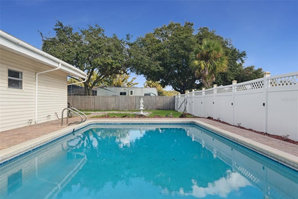 待售: $479,000 (4 贝兹, 2 浴室, 2557 平方英尺)