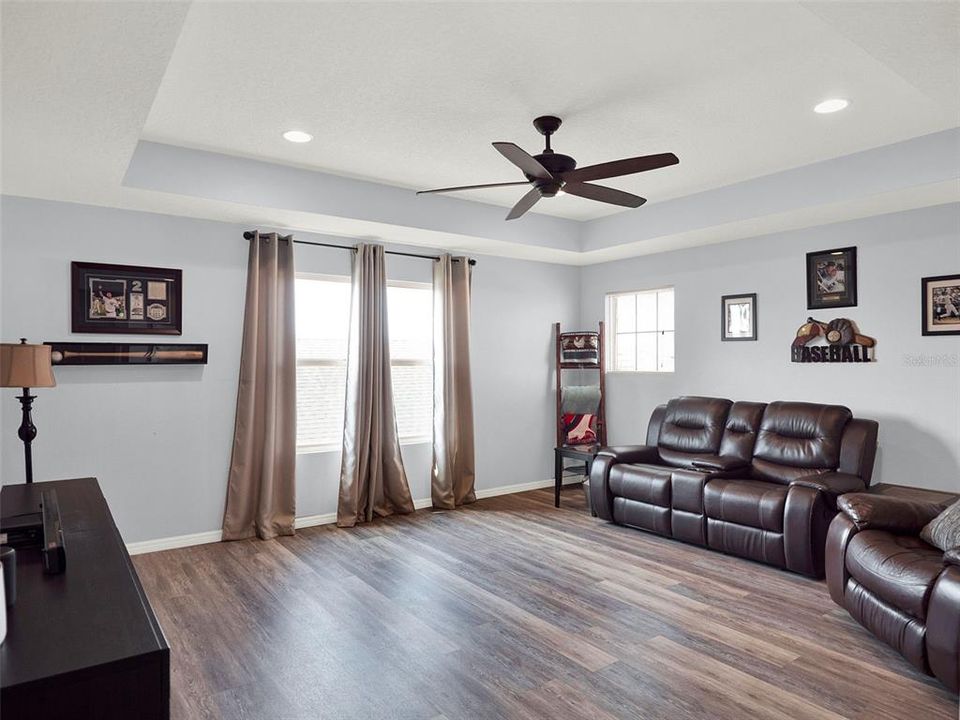 Active With Contract: $550,000 (4 beds, 2 baths, 2560 Square Feet)