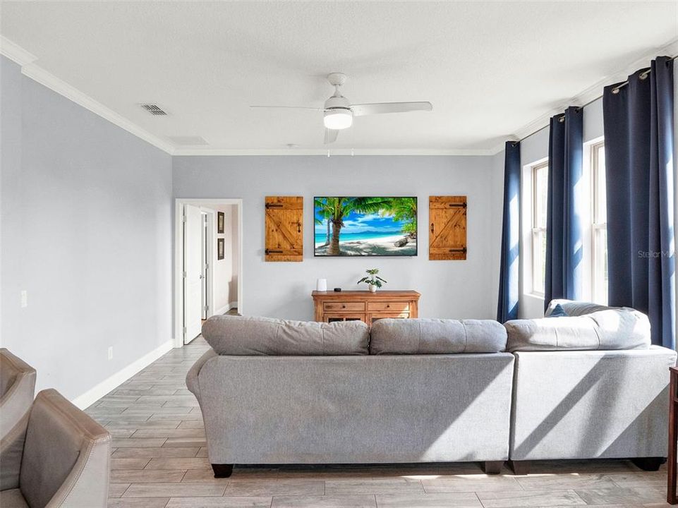 Active With Contract: $550,000 (4 beds, 2 baths, 2560 Square Feet)