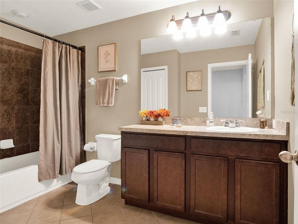 Active With Contract: $550,000 (4 beds, 2 baths, 2560 Square Feet)