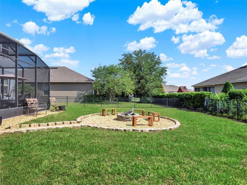 Active With Contract: $550,000 (4 beds, 2 baths, 2560 Square Feet)