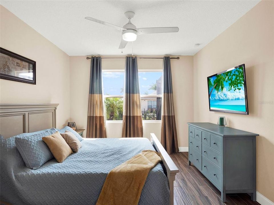 Active With Contract: $550,000 (4 beds, 2 baths, 2560 Square Feet)