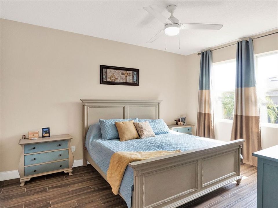 Active With Contract: $550,000 (4 beds, 2 baths, 2560 Square Feet)