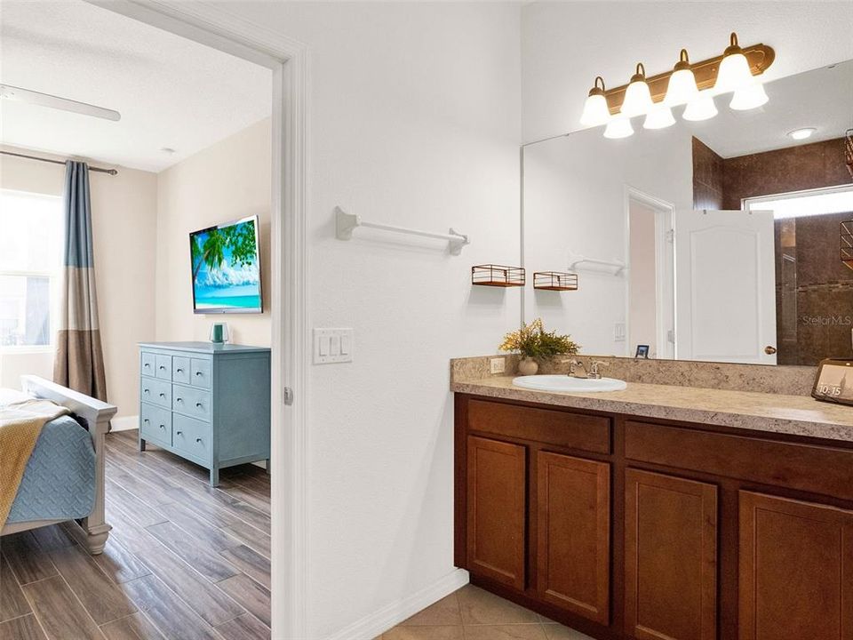 Active With Contract: $550,000 (4 beds, 2 baths, 2560 Square Feet)