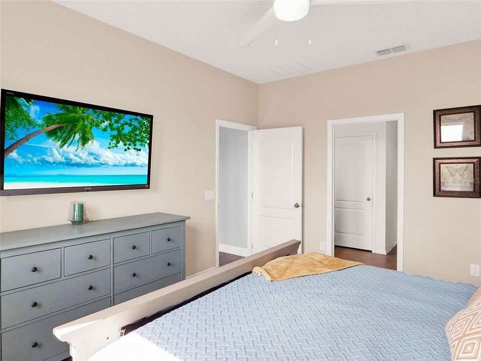 Active With Contract: $550,000 (4 beds, 2 baths, 2560 Square Feet)