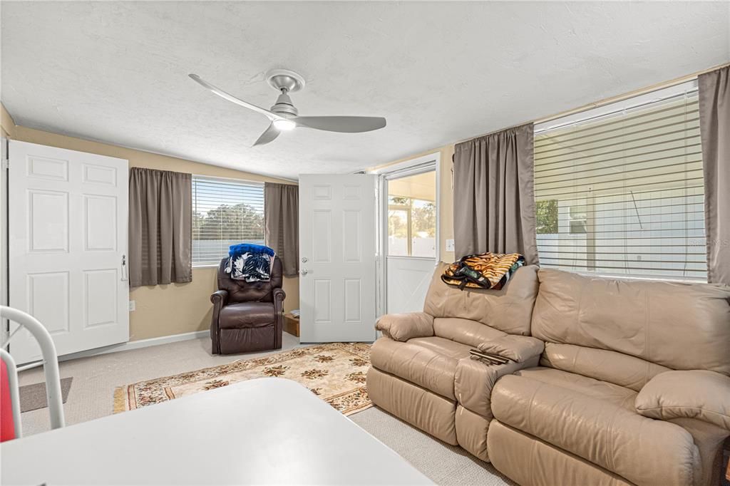 待售: $265,000 (3 贝兹, 1 浴室, 1278 平方英尺)