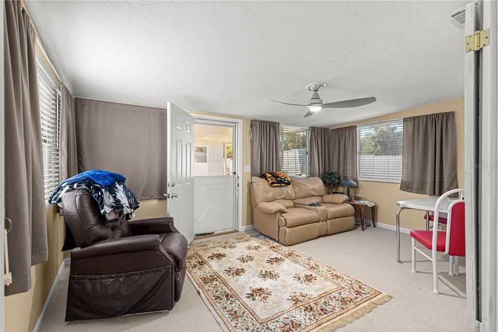 待售: $265,000 (3 贝兹, 1 浴室, 1278 平方英尺)