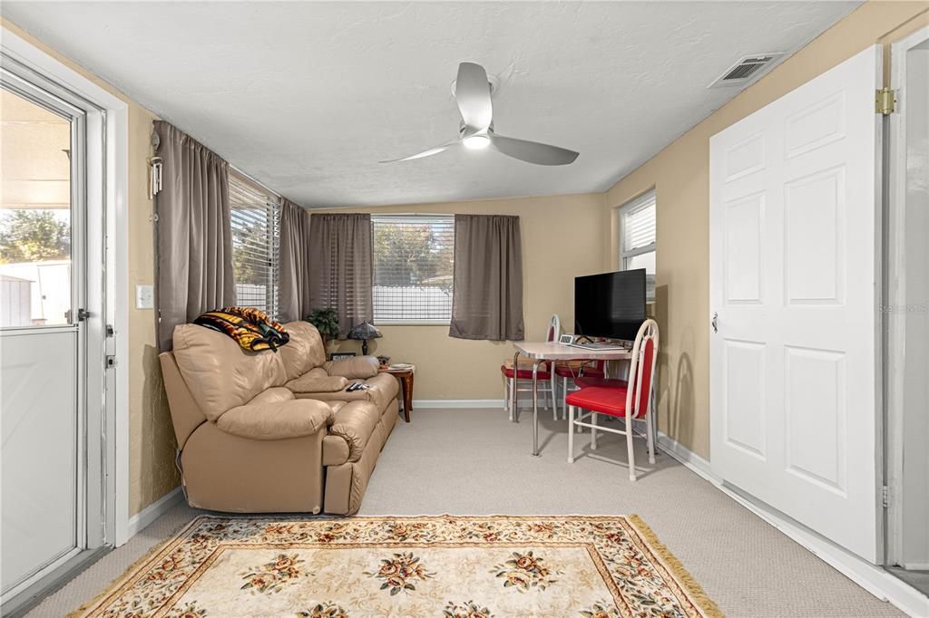 待售: $265,000 (3 贝兹, 1 浴室, 1278 平方英尺)