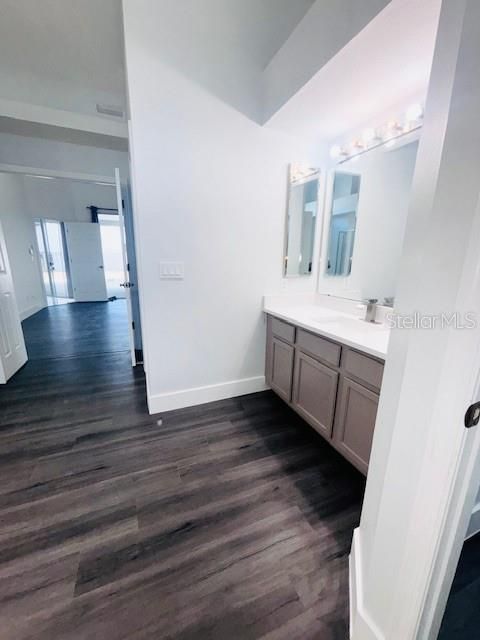 Под контрактом: $2,400 (4 спален, 2 ванн, 2223 Квадратных фут)