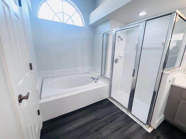 Под контрактом: $2,400 (4 спален, 2 ванн, 2223 Квадратных фут)