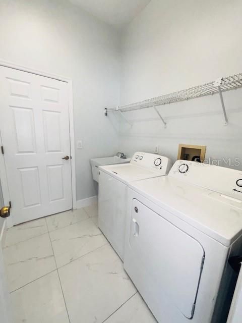 Под контрактом: $2,400 (4 спален, 2 ванн, 2223 Квадратных фут)