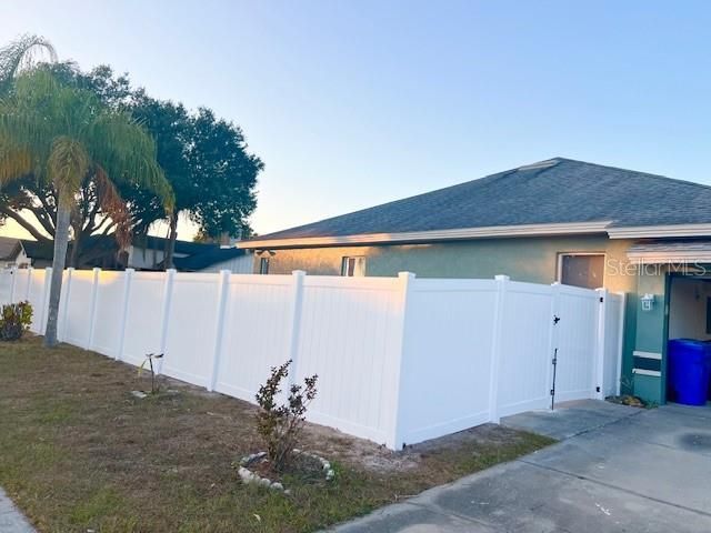 Под контрактом: $2,400 (4 спален, 2 ванн, 2223 Квадратных фут)