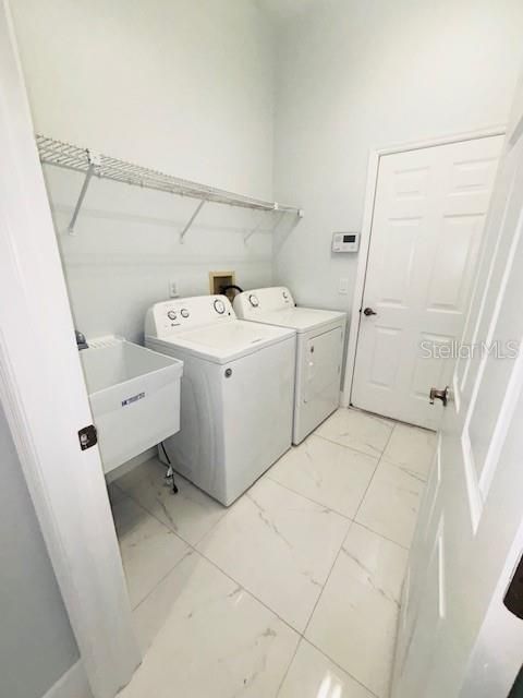 Под контрактом: $2,400 (4 спален, 2 ванн, 2223 Квадратных фут)