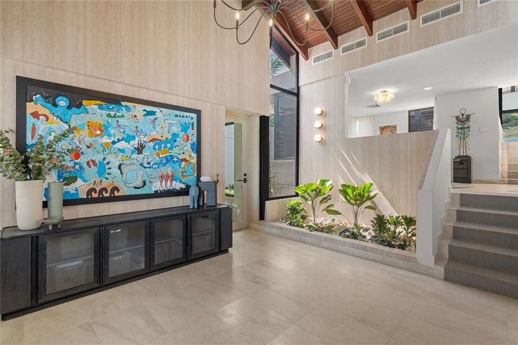 合同活跃: $2,250,000 (4 贝兹, 5 浴室, 3100 平方英尺)