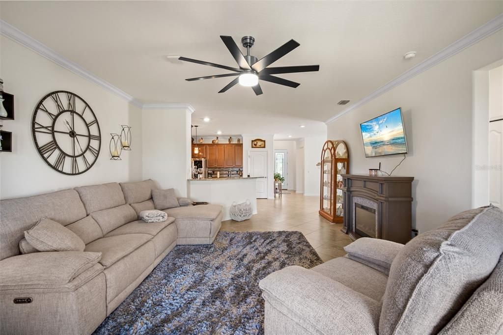 For Sale: $400,000 (4 beds, 3 baths, 2271 Square Feet)