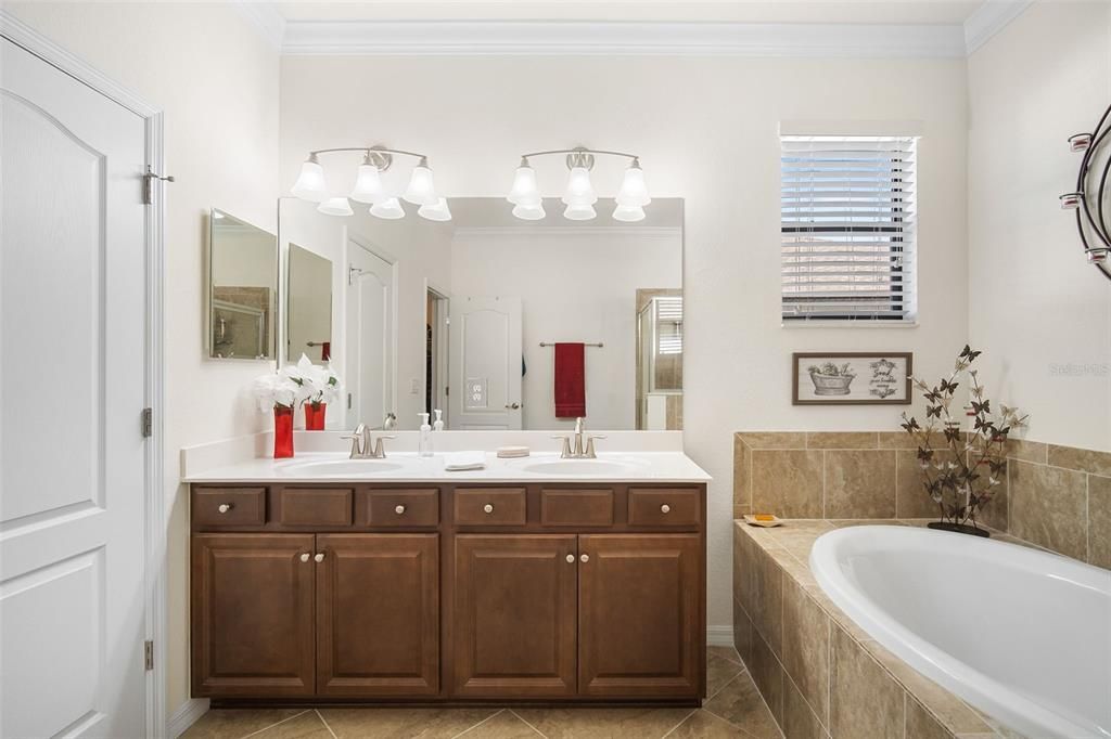 For Sale: $400,000 (4 beds, 3 baths, 2271 Square Feet)