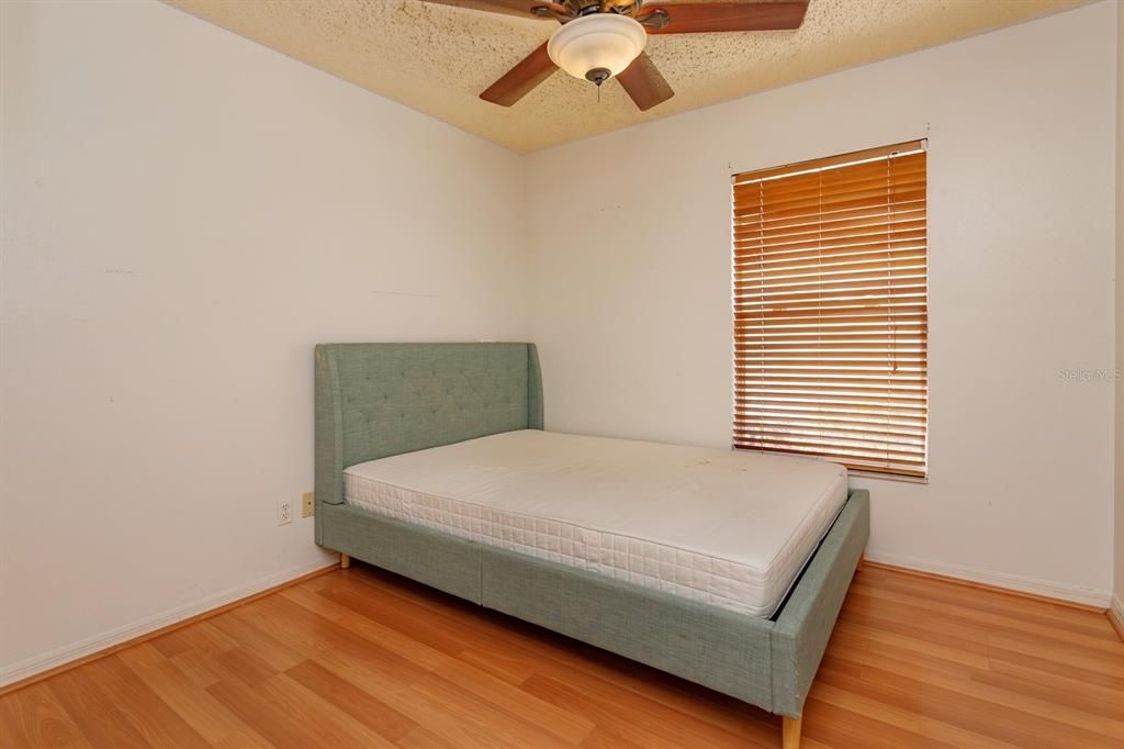 合同活跃: $319,000 (4 贝兹, 2 浴室, 1444 平方英尺)