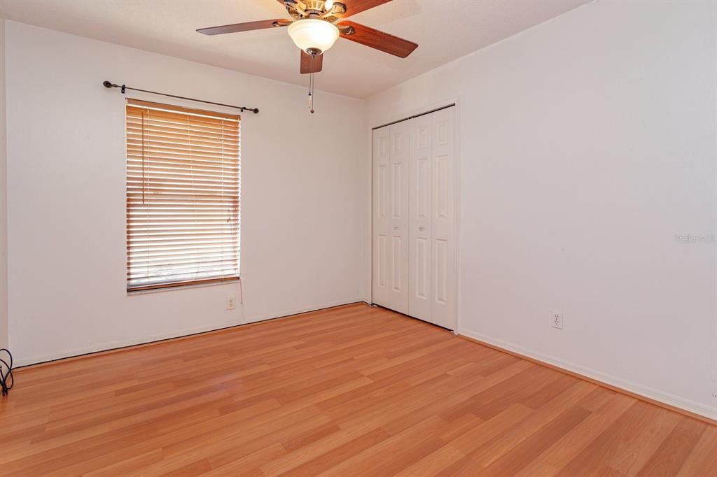 合同活跃: $319,000 (4 贝兹, 2 浴室, 1444 平方英尺)