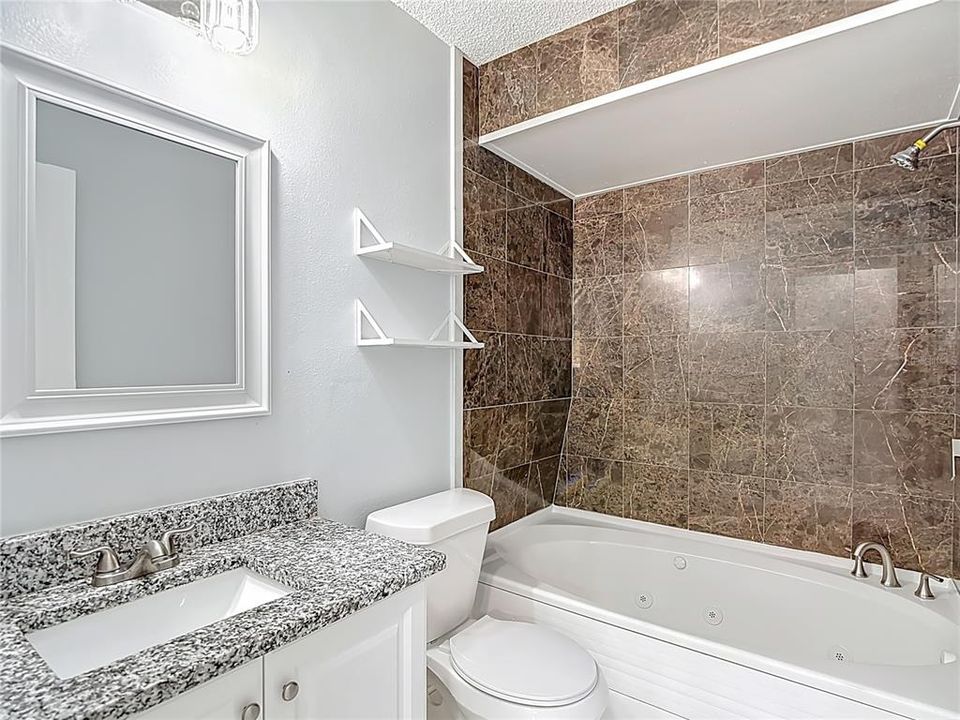 Active With Contract: $205,000 (2 beds, 2 baths, 858 Square Feet)