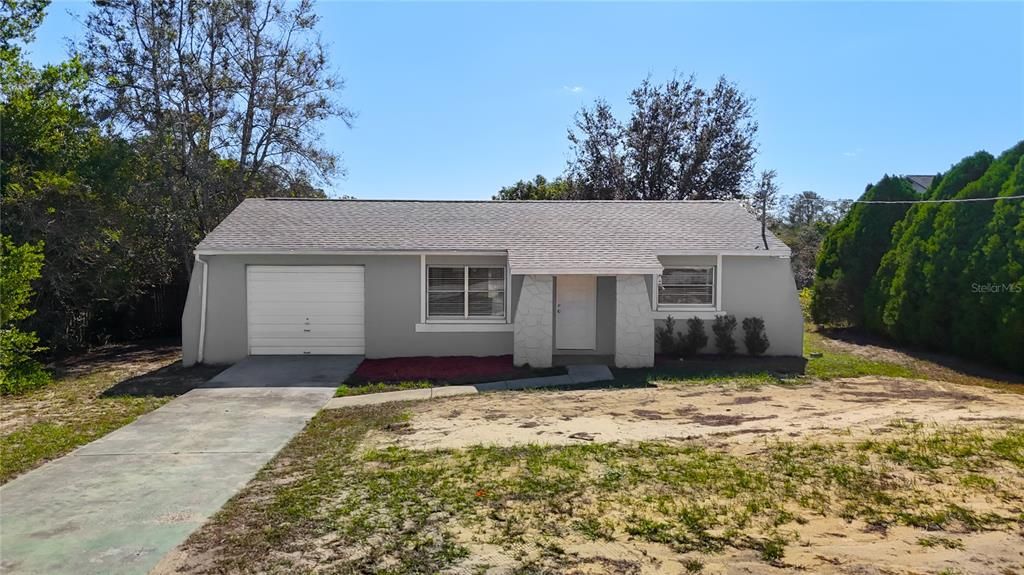 Active With Contract: $205,000 (2 beds, 2 baths, 858 Square Feet)