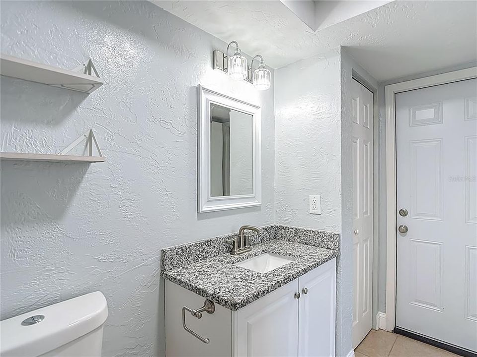 Active With Contract: $205,000 (2 beds, 2 baths, 858 Square Feet)