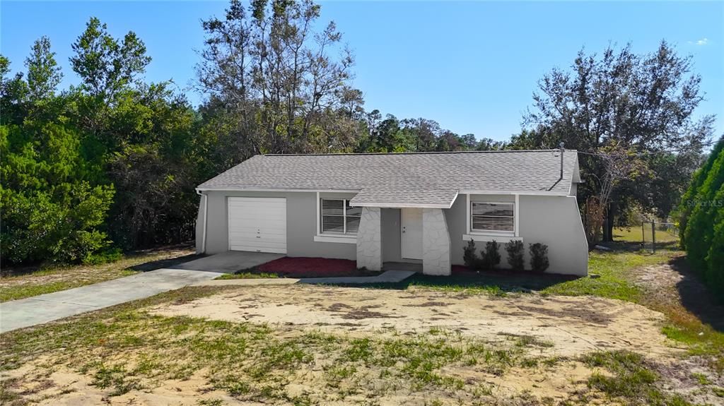 Active With Contract: $205,000 (2 beds, 2 baths, 858 Square Feet)