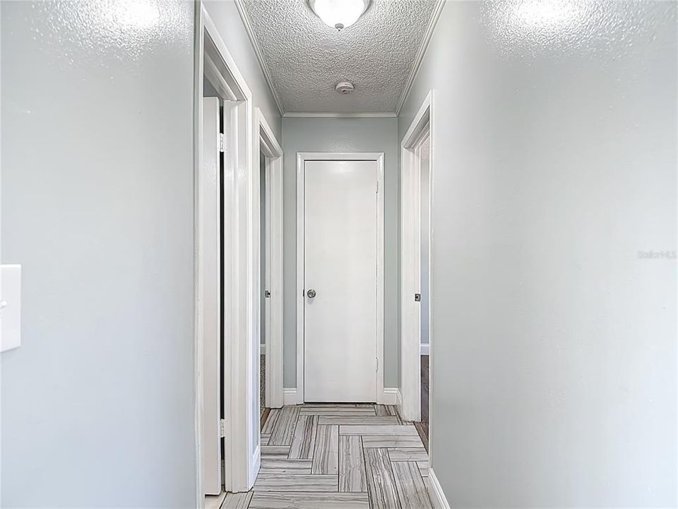 Active With Contract: $205,000 (2 beds, 2 baths, 858 Square Feet)