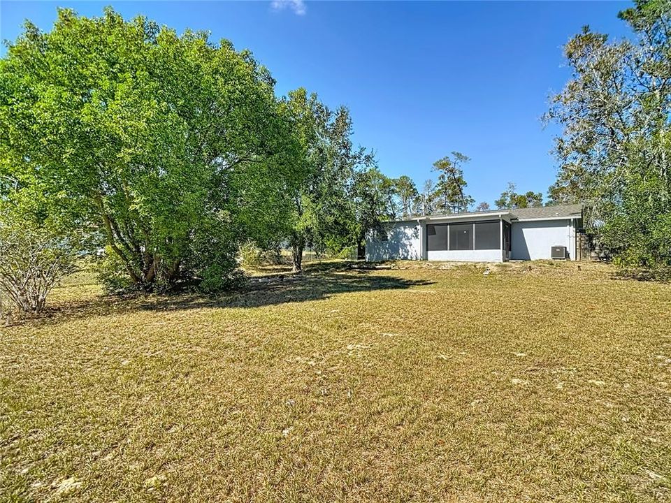 Active With Contract: $205,000 (2 beds, 2 baths, 858 Square Feet)