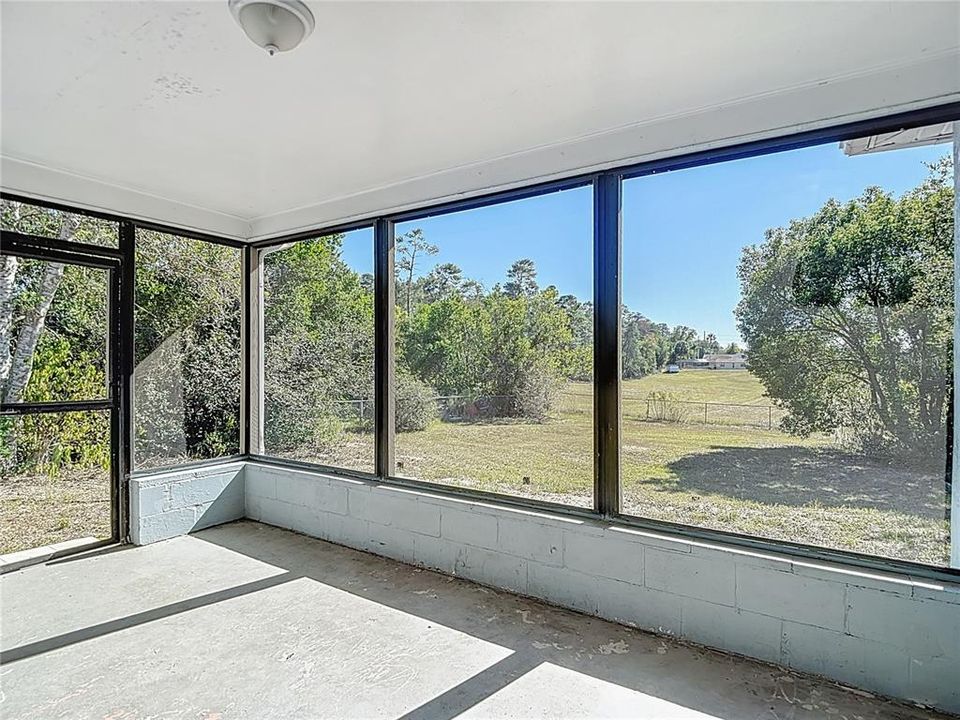 Active With Contract: $205,000 (2 beds, 2 baths, 858 Square Feet)