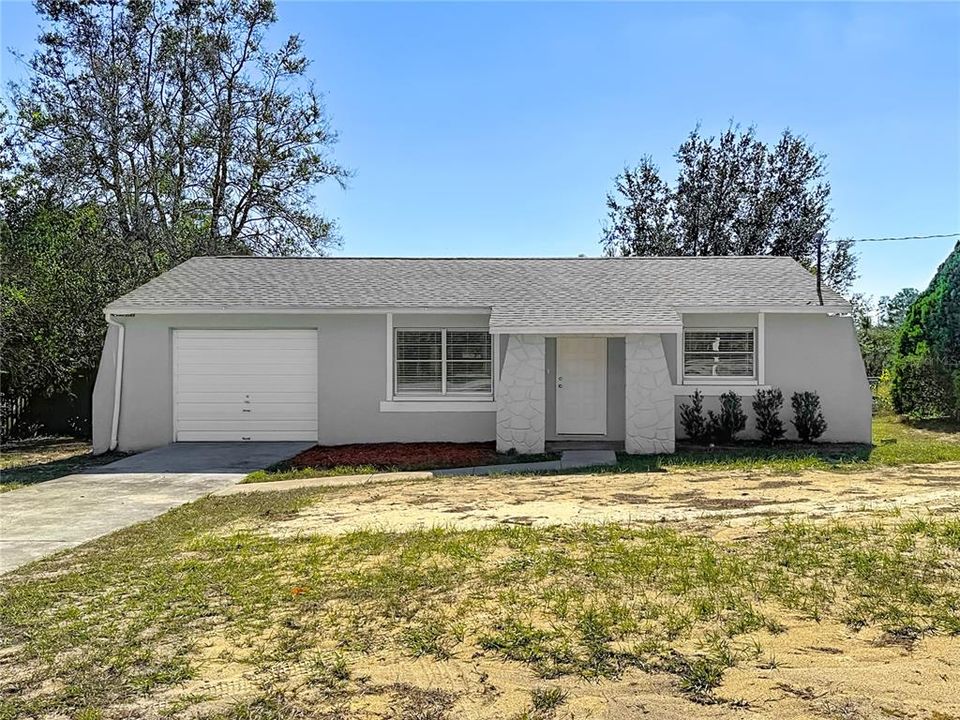 Active With Contract: $205,000 (2 beds, 2 baths, 858 Square Feet)