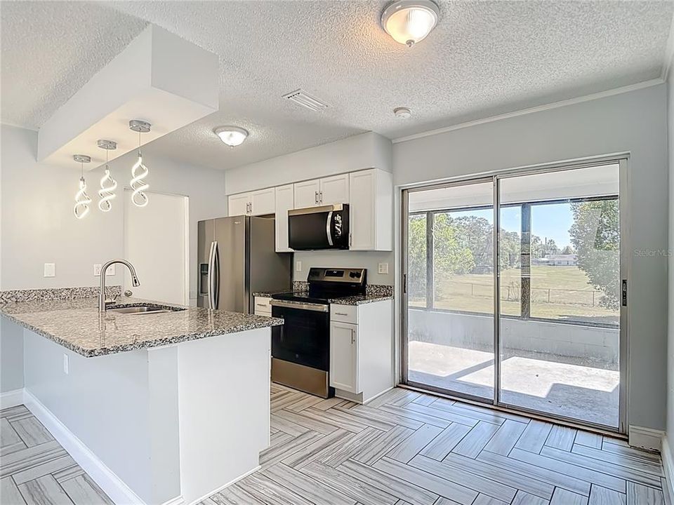 Active With Contract: $205,000 (2 beds, 2 baths, 858 Square Feet)