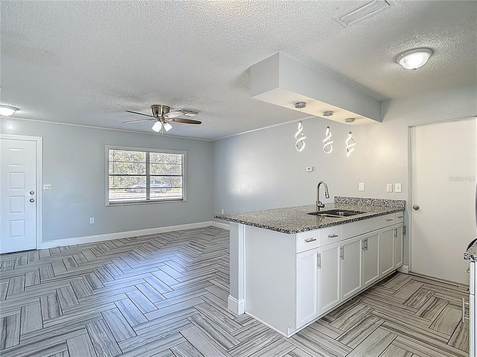 Active With Contract: $205,000 (2 beds, 2 baths, 858 Square Feet)