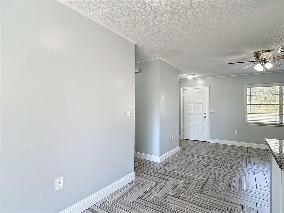 Active With Contract: $205,000 (2 beds, 2 baths, 858 Square Feet)