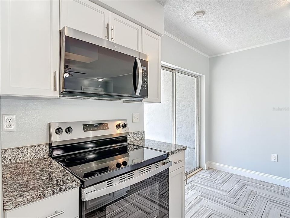 Active With Contract: $205,000 (2 beds, 2 baths, 858 Square Feet)