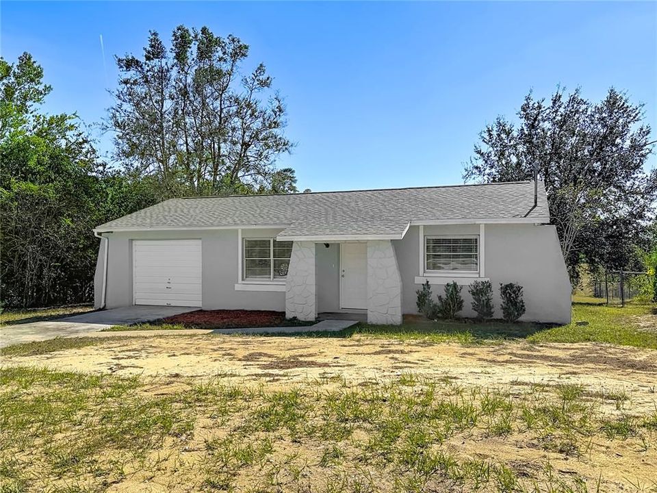 Active With Contract: $205,000 (2 beds, 2 baths, 858 Square Feet)