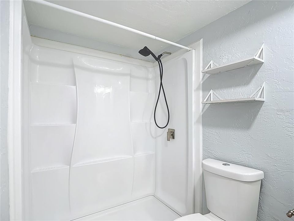 Active With Contract: $205,000 (2 beds, 2 baths, 858 Square Feet)