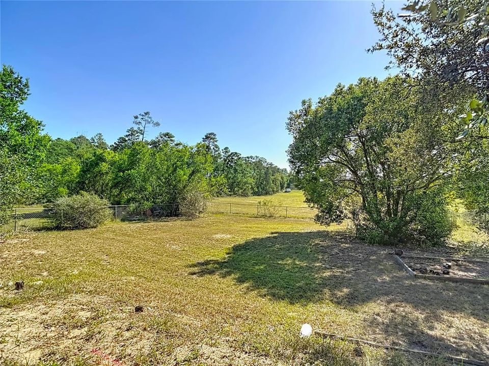 Active With Contract: $205,000 (2 beds, 2 baths, 858 Square Feet)