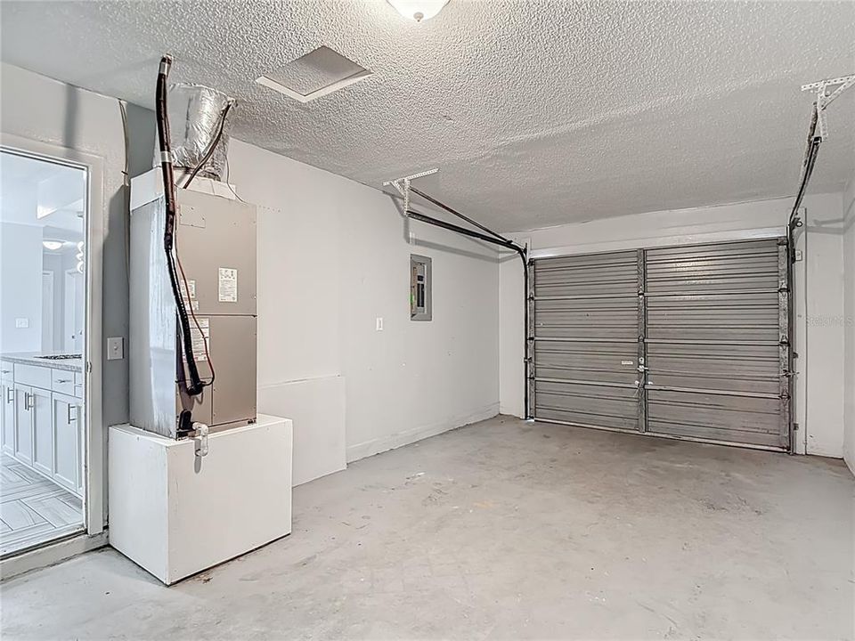 Active With Contract: $205,000 (2 beds, 2 baths, 858 Square Feet)