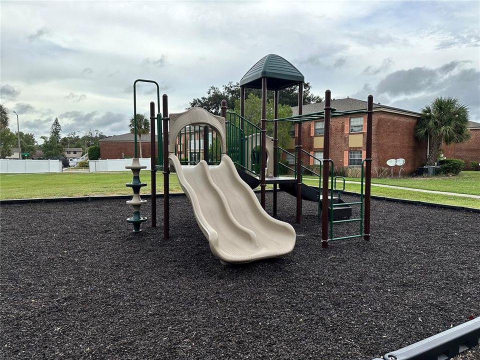 待售: $120,000 (1 贝兹, 1 浴室, 550 平方英尺)