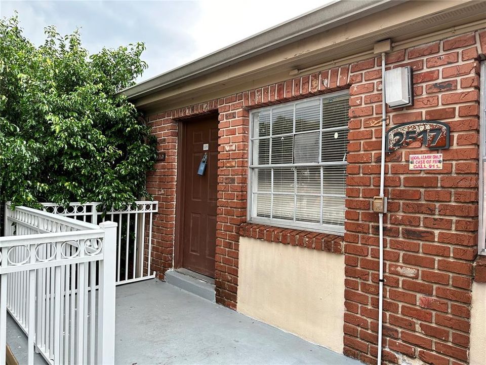 待售: $120,000 (1 贝兹, 1 浴室, 550 平方英尺)