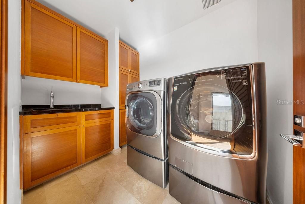 待售: $55,000,000 (4 贝兹, 4 浴室, 11000 平方英尺)