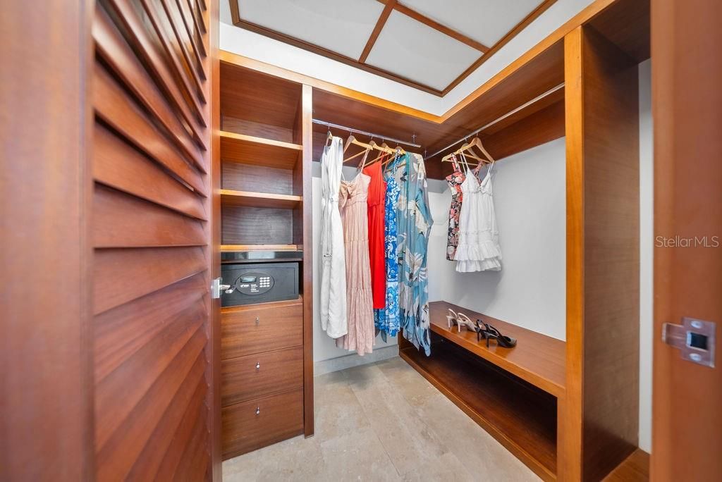 待售: $55,000,000 (4 贝兹, 4 浴室, 11000 平方英尺)