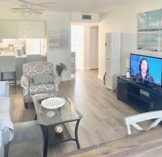 For Sale: $110,000 (1 beds, 1 baths, 735 Square Feet)