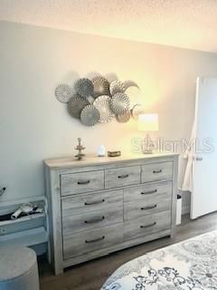 For Sale: $110,000 (1 beds, 1 baths, 735 Square Feet)