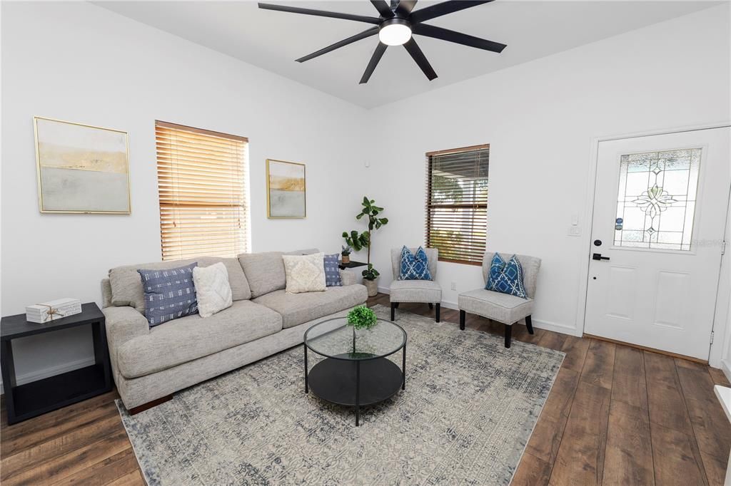 Под контрактом: $249,000 (3 спален, 1 ванн, 1260 Квадратных фут)