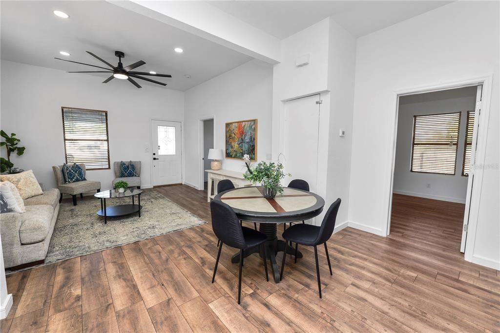 Под контрактом: $249,000 (3 спален, 1 ванн, 1260 Квадратных фут)