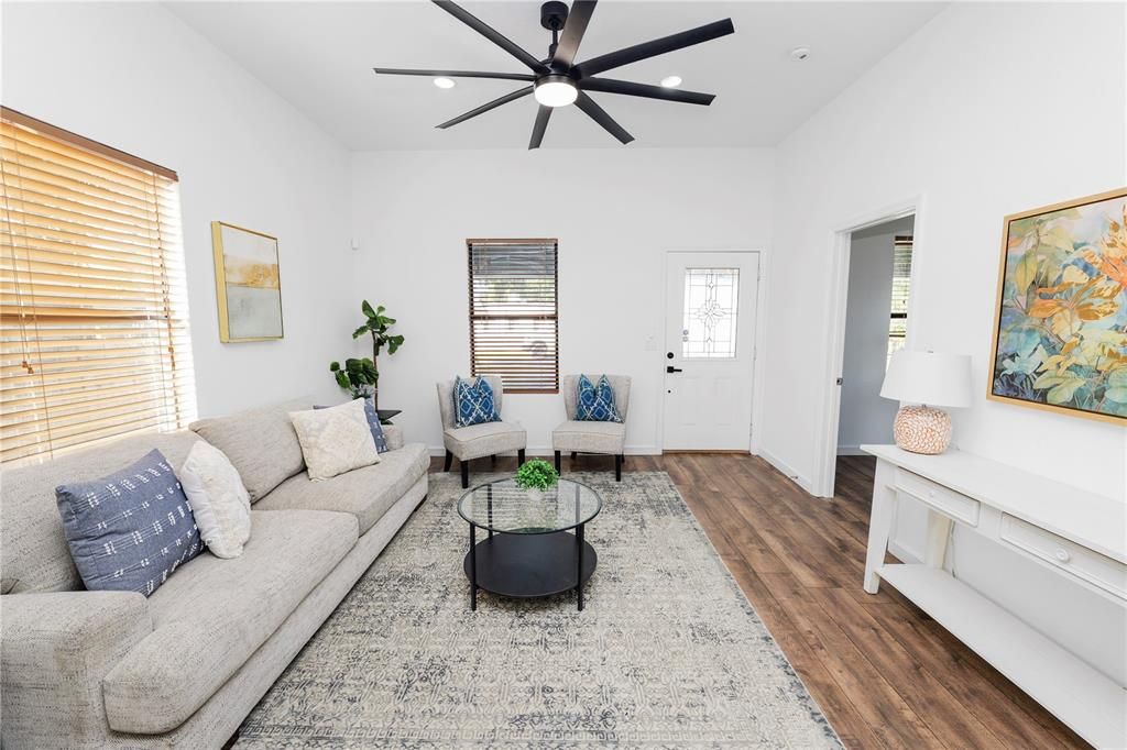 Под контрактом: $249,000 (3 спален, 1 ванн, 1260 Квадратных фут)